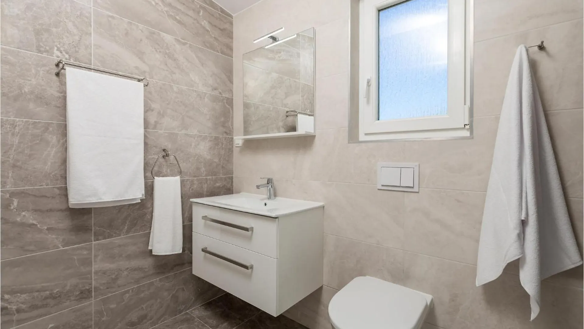 Stunning Home In Banjol With House Sea View 0*,