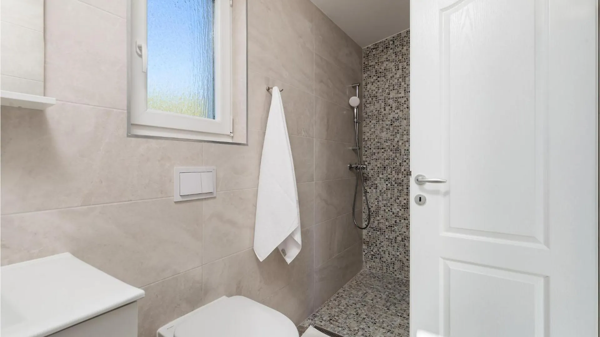 Stunning Home In Banjol With House Sea View Holiday home